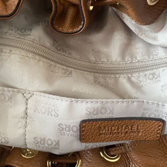 Michael Kors
Camden Large Drawstring - Picture 9 of 15